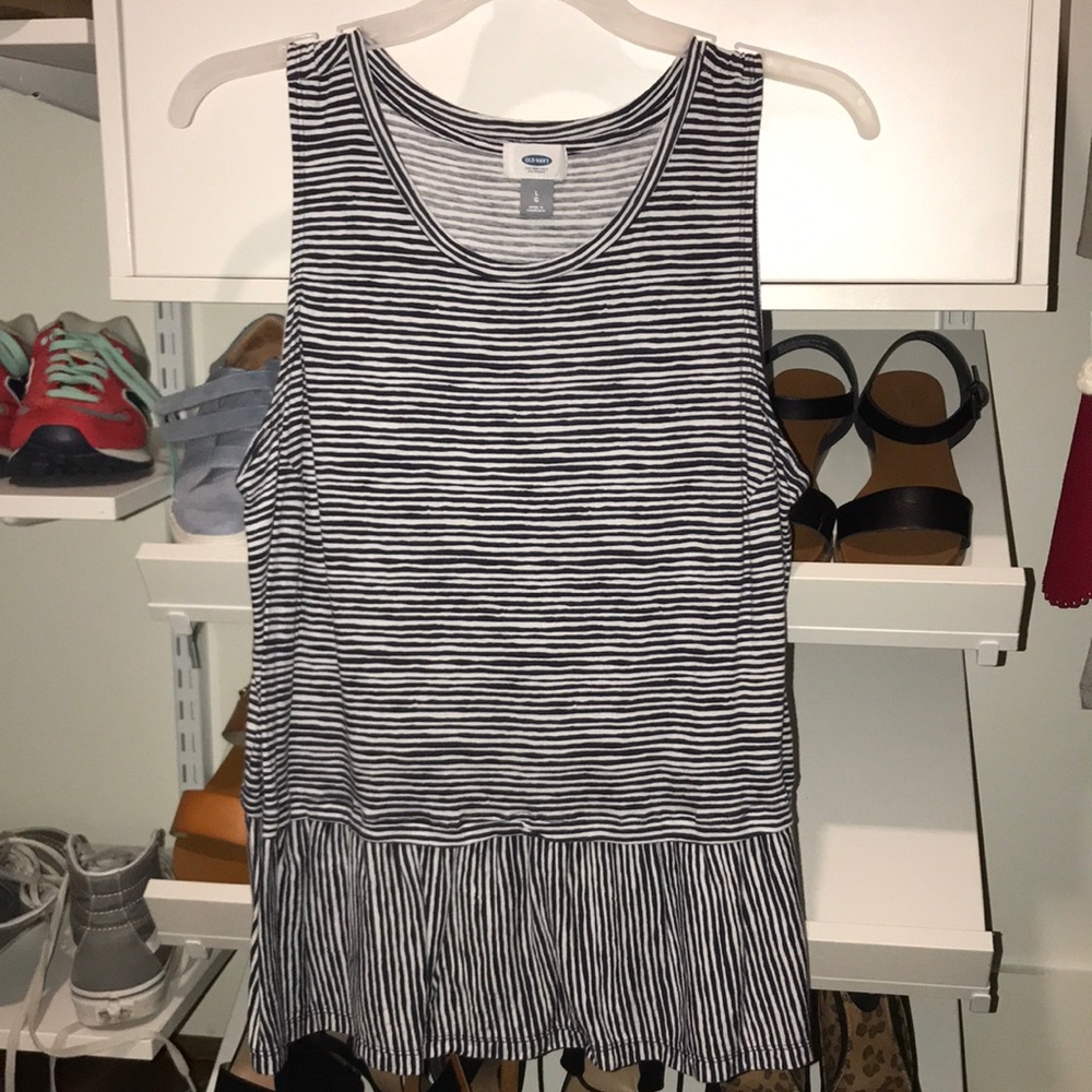 navy and white old navy tank